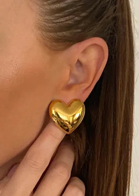 SIENNA | HEART-SHAPED STUDS