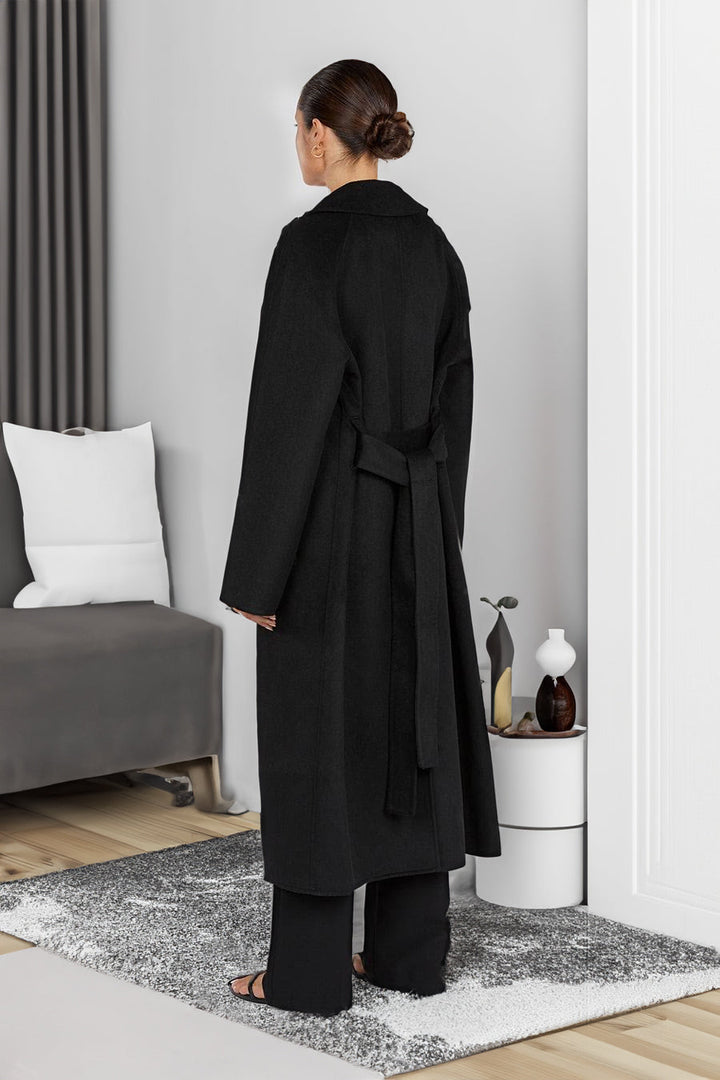 BLANCHE | MINIMALIST ELEGANCE COAT